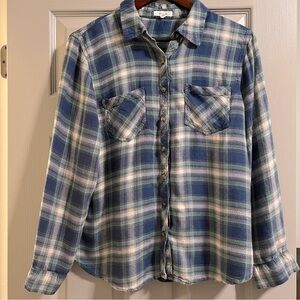 ☃️ Like new Maurices soft flannel shirt size L